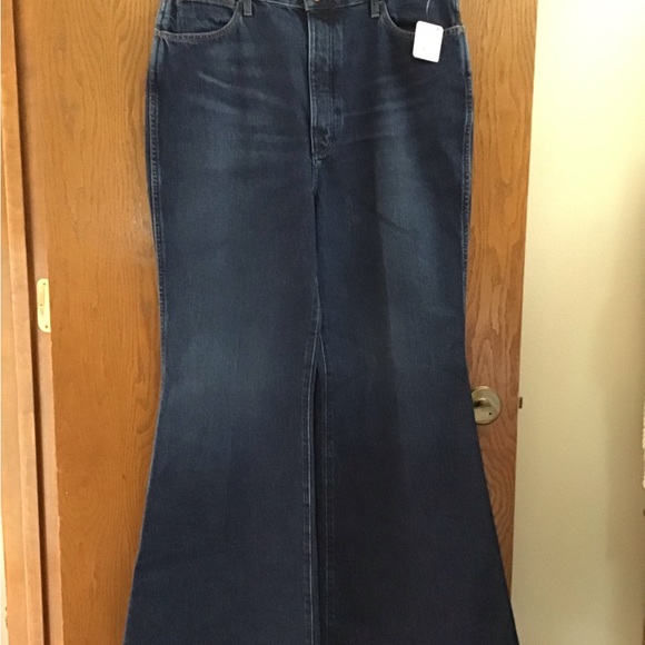 NEW WRANGLER Wanderer 626 High-Rise Flare Jeans sold by Free People, 32x32 - Picture 2 of 12